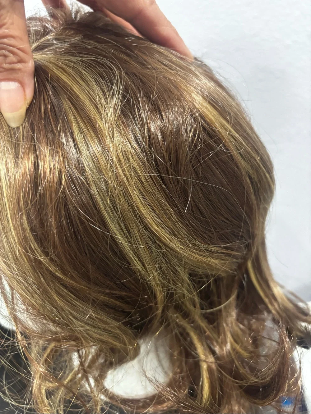 Stylish Short highlights Wig for Women - Natural Look